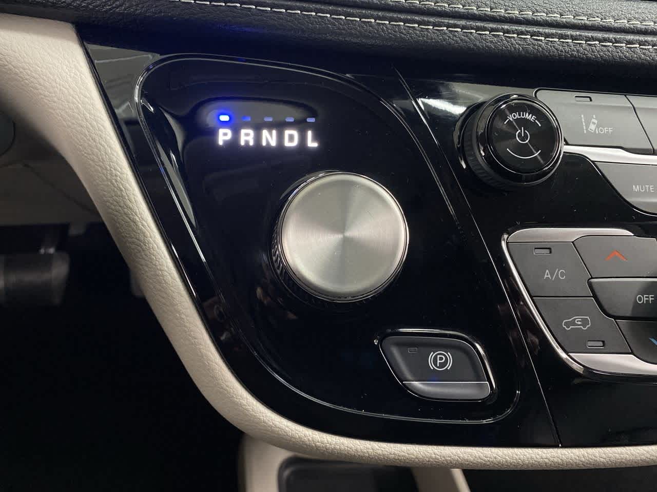 Thumbnail: 2024 Chrysler Pacifica - 27