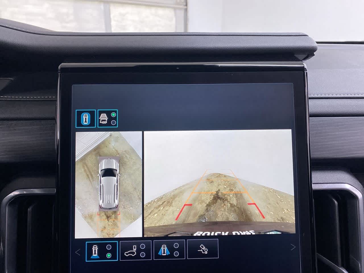 Thumbnail: 2025 GMC Acadia - 24