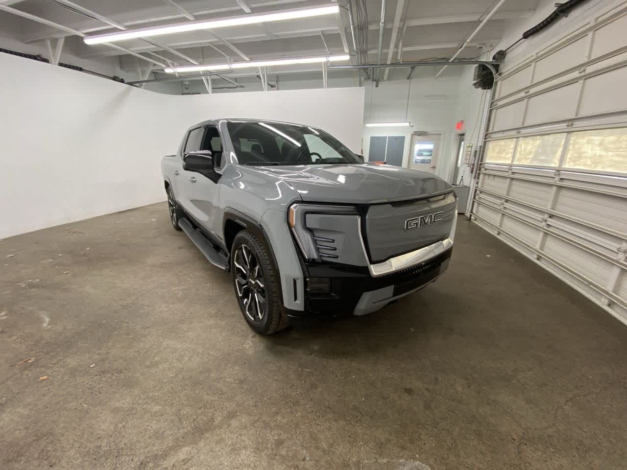 2024 GMC Sierra EV Denali 8