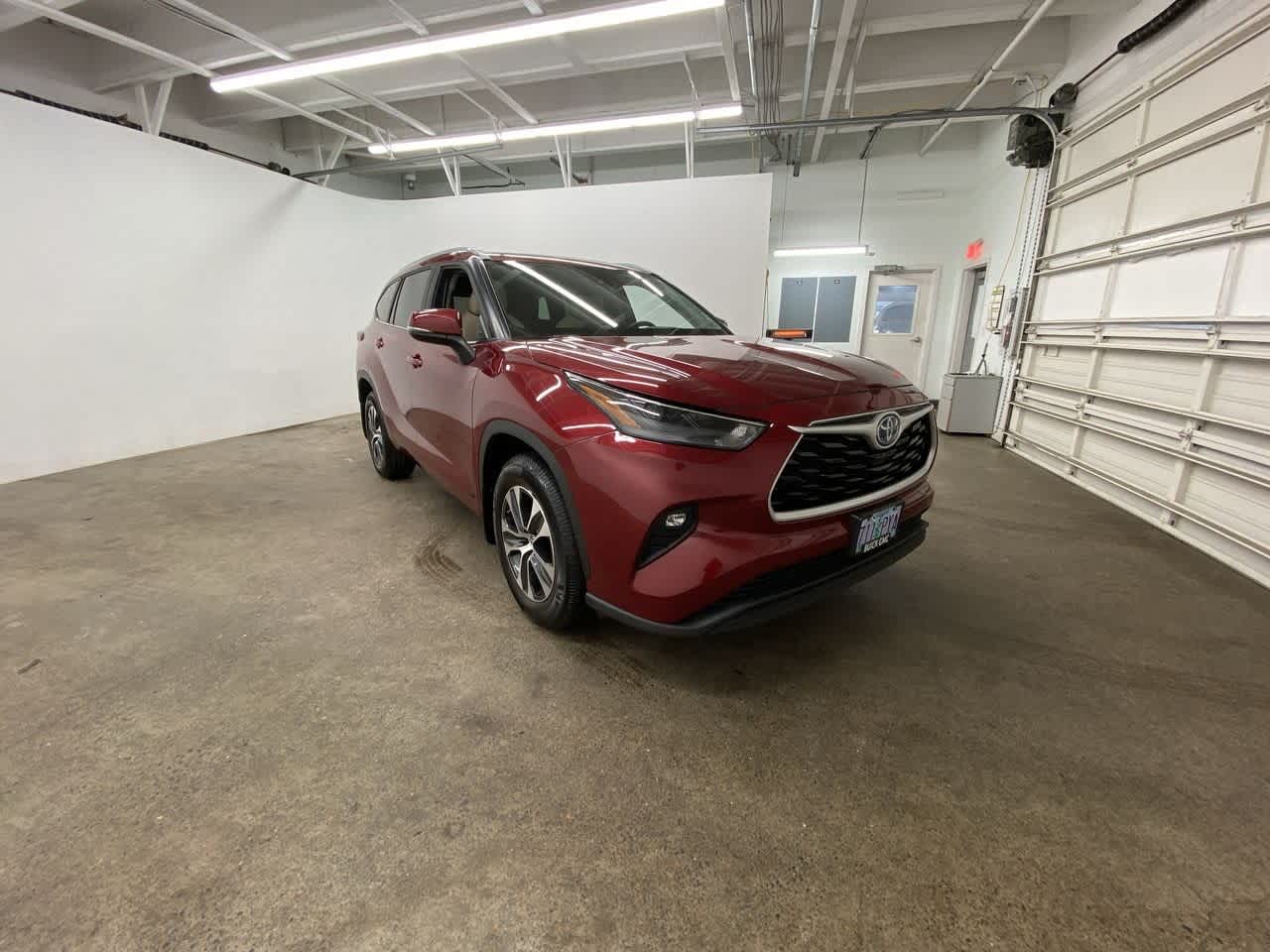 Thumbnail: 2023 Toyota Highlander - 8