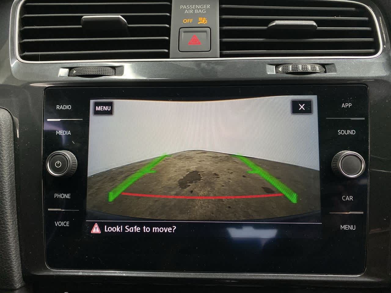 Thumbnail: 2019 Volkswagen e-Golf - 26