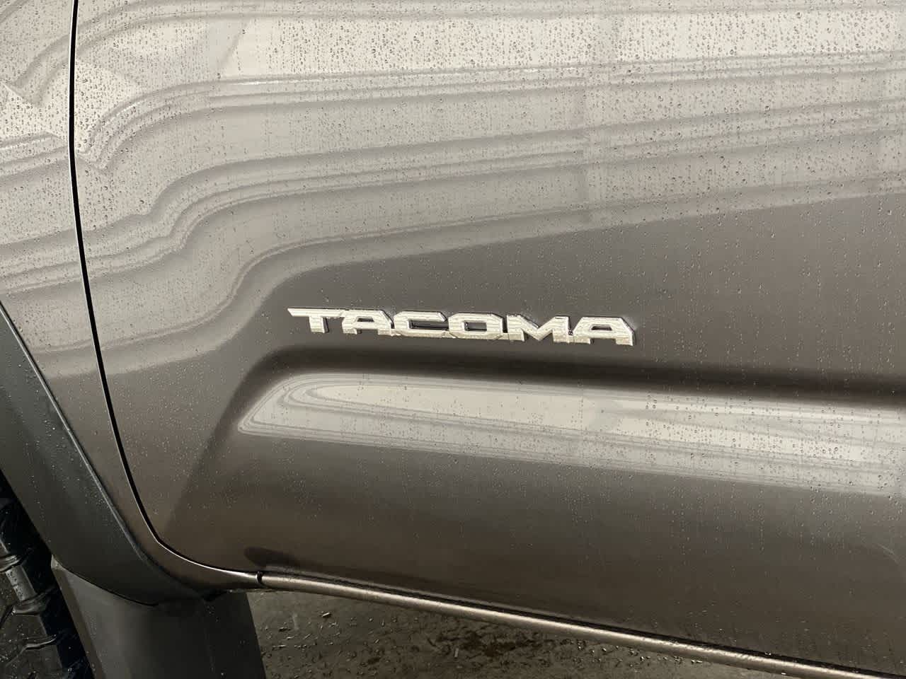 Thumbnail: 2017 Toyota Tacoma - 10