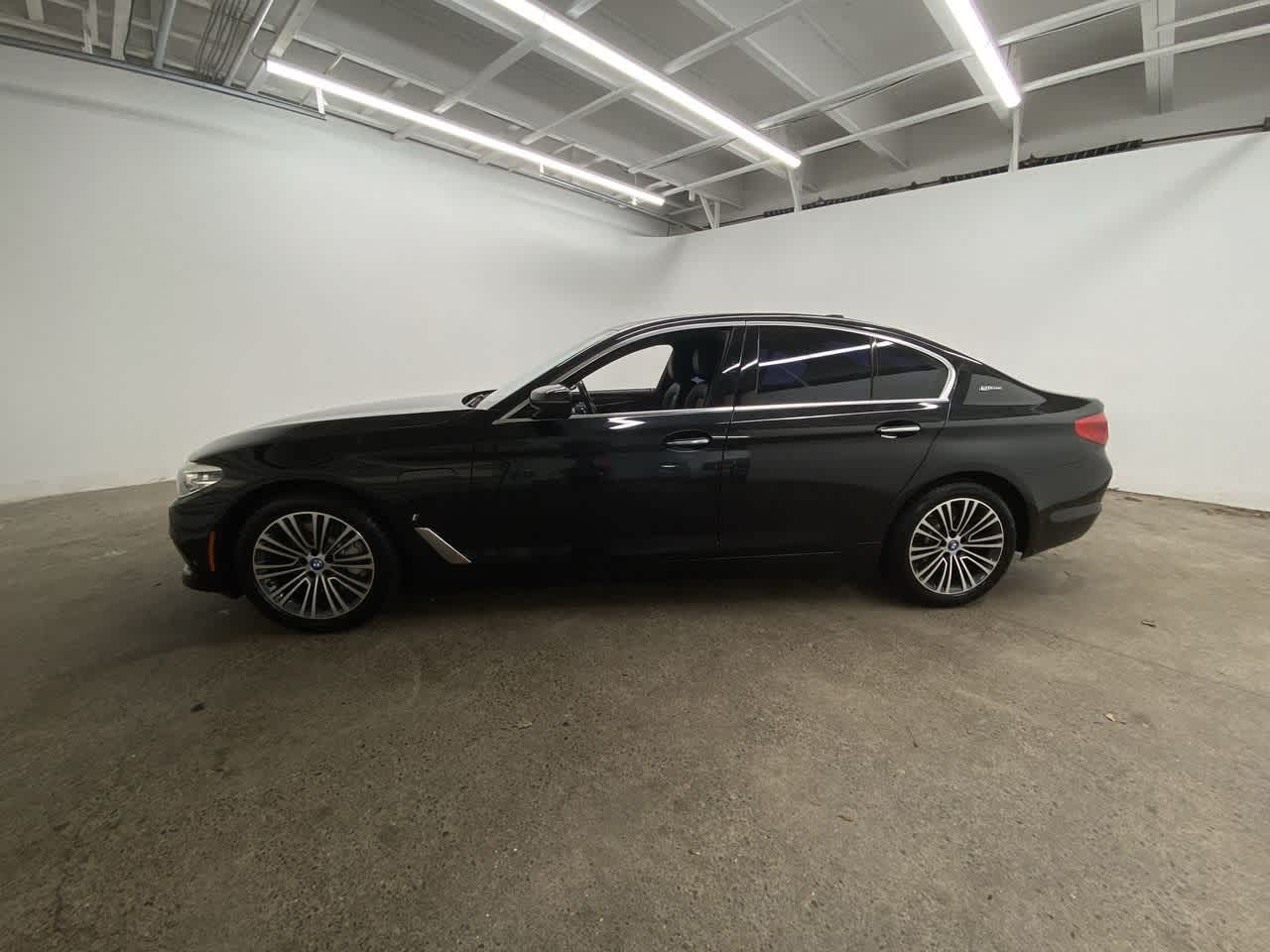 Thumbnail: 2018 BMW 5 Series - 3