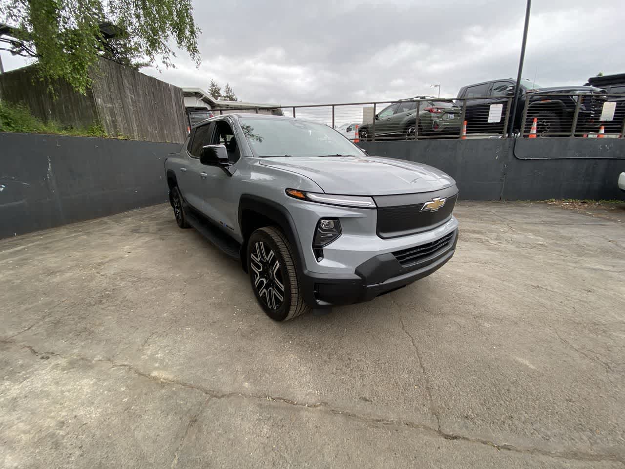 Thumbnail: 2026 Chevrolet Silverado EV - 8