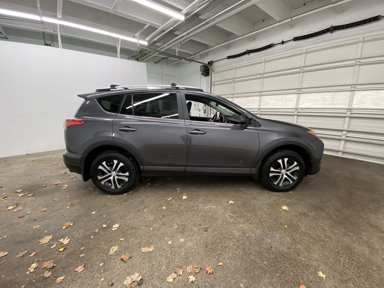 Thumbnail: 2016 Toyota RAV4 - 7