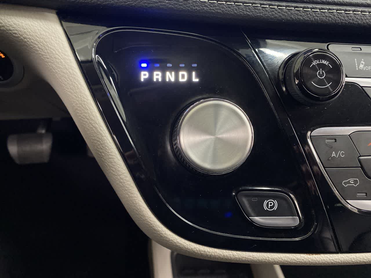 Thumbnail: 2023 Chrysler Pacifica - 27