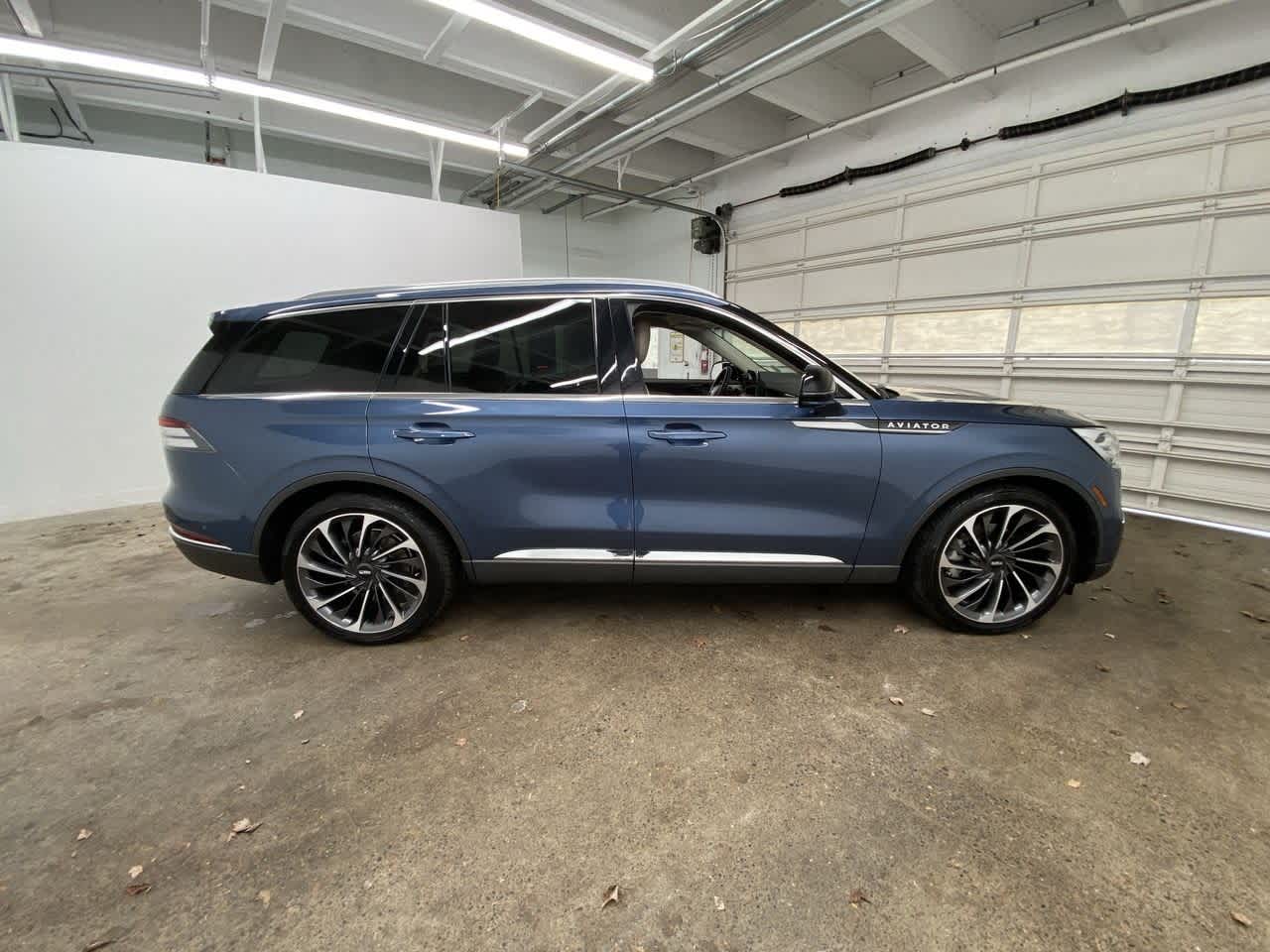 Thumbnail: 2020 Lincoln Aviator - 7