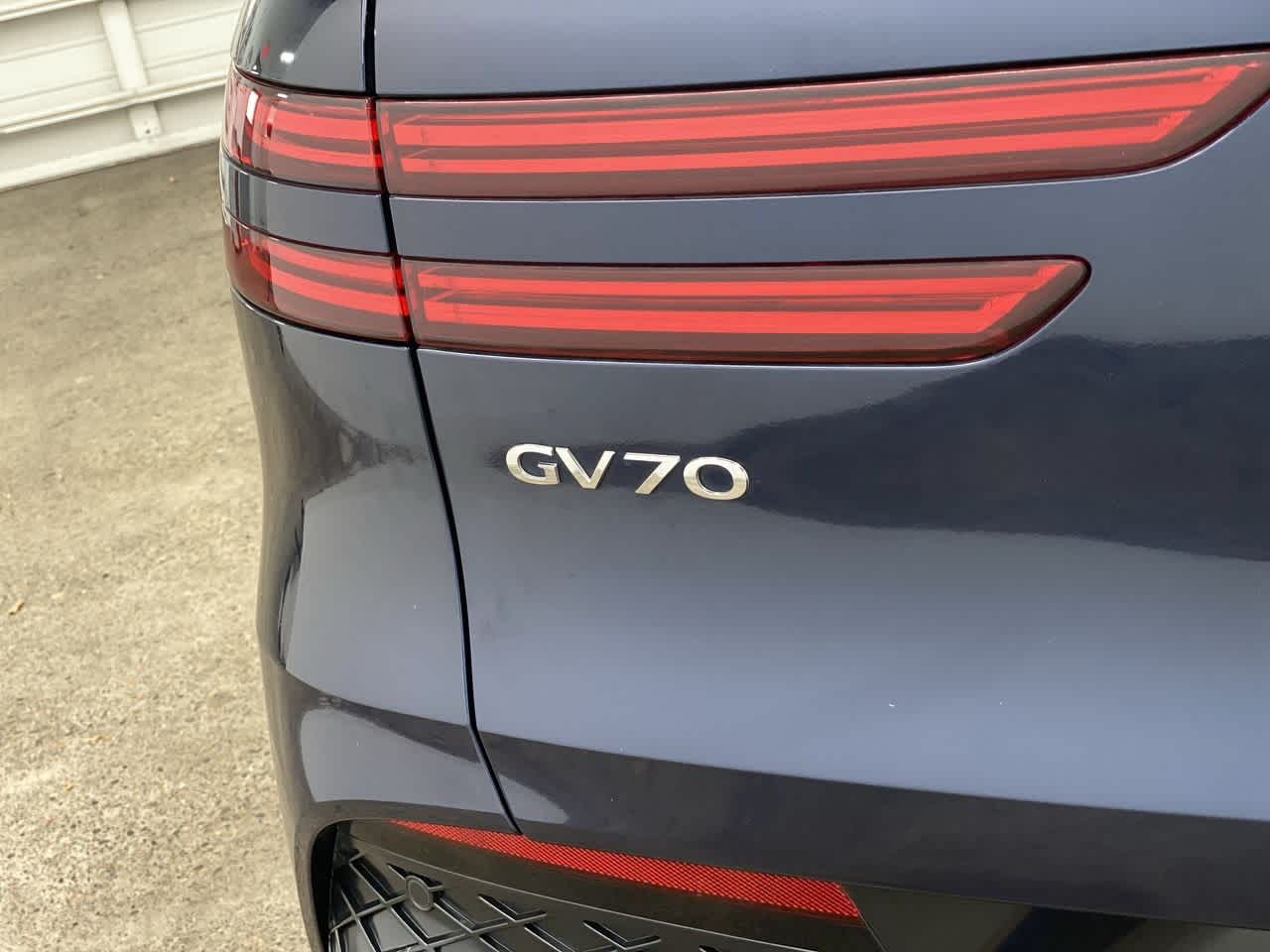 Thumbnail: 2022 Genesis GV70 - 10