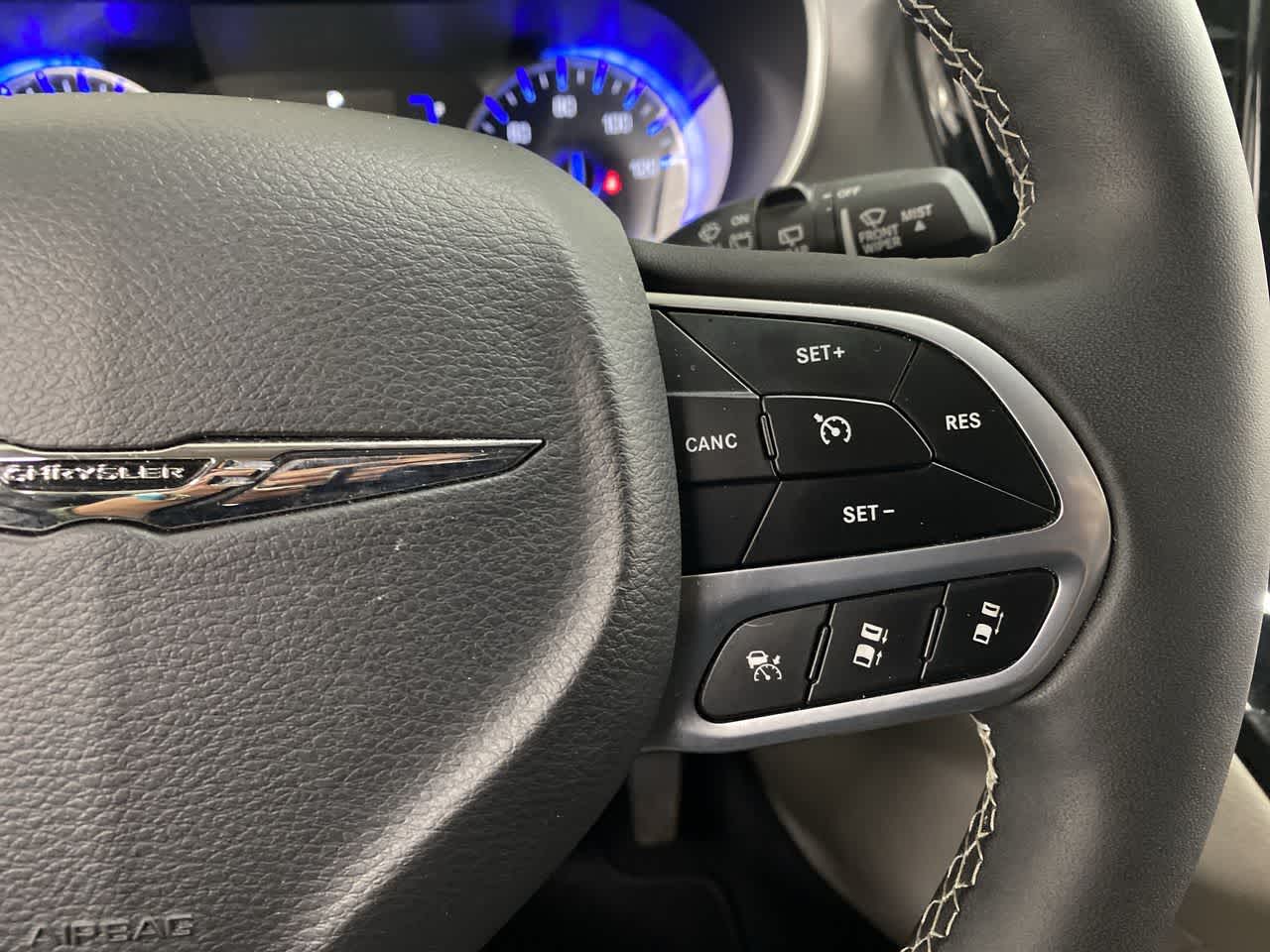 Thumbnail: 2023 Chrysler Pacifica - 20