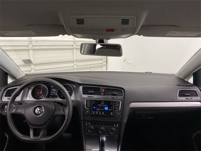 2016 Volkswagen e-Golf SE 13