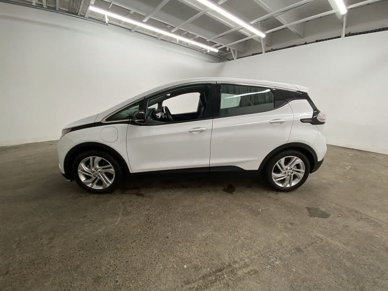 Thumbnail: 2022 Chevrolet Bolt EV - 3