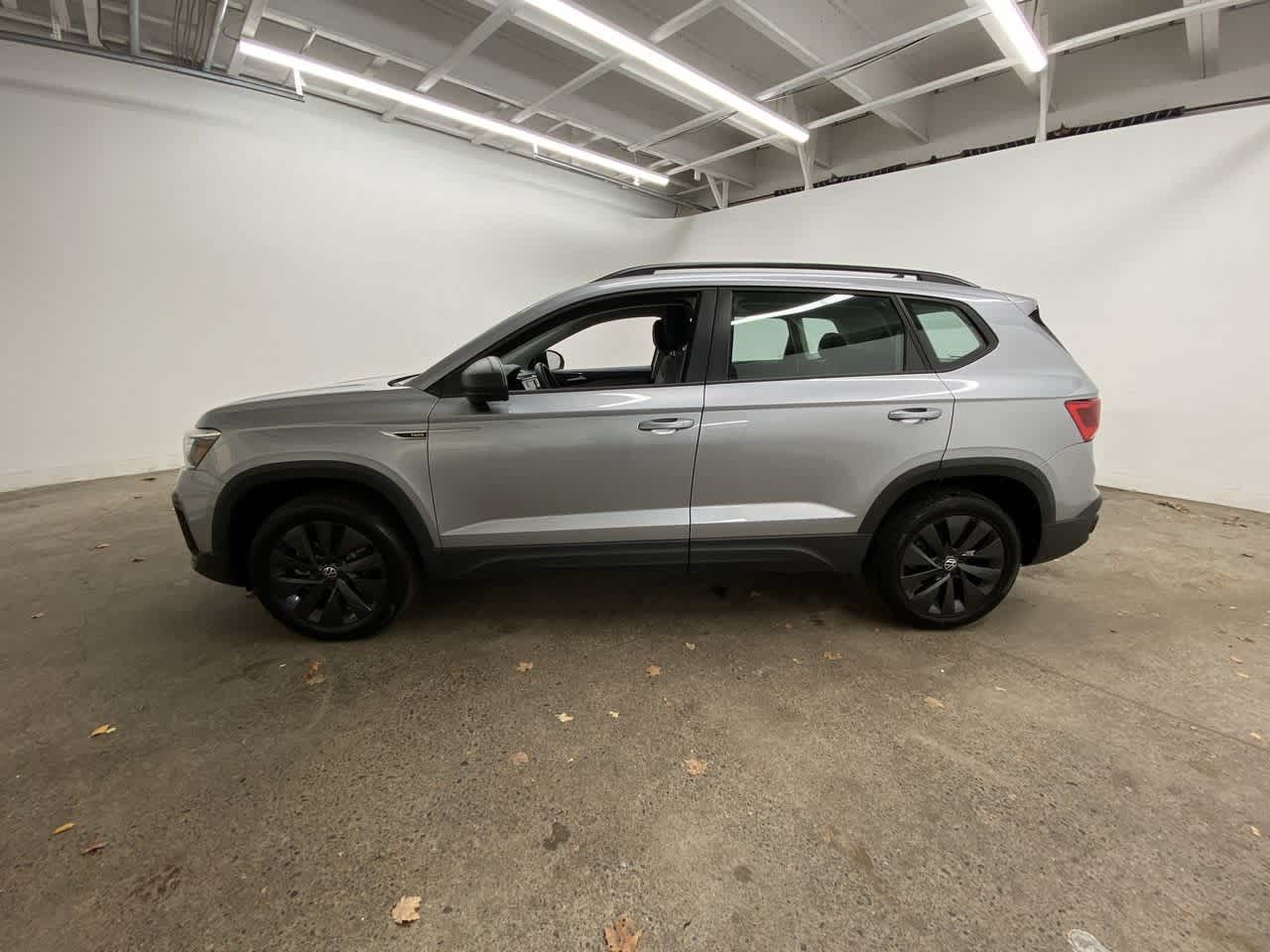 Thumbnail: 2024 Volkswagen Taos - 3