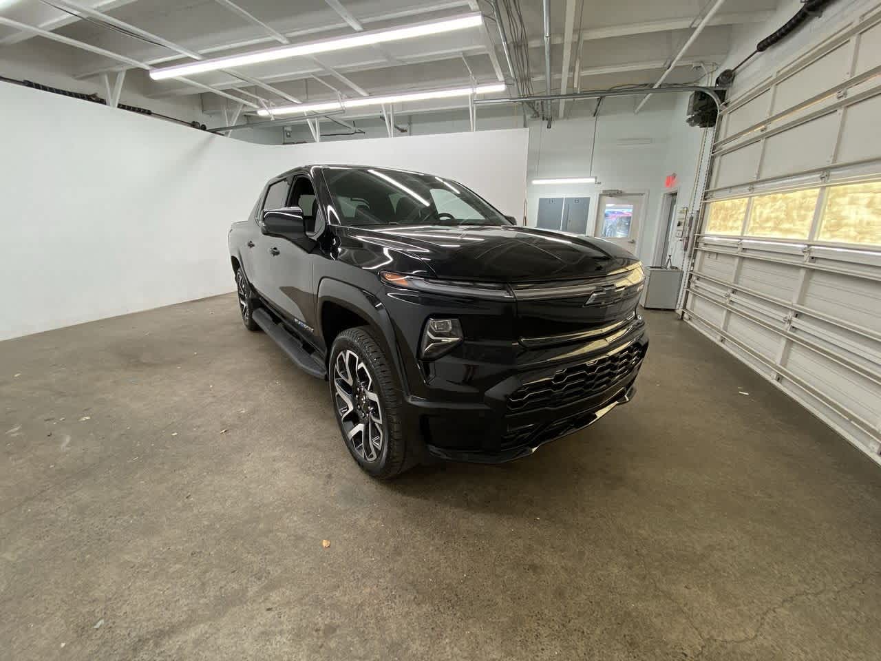 Thumbnail: 2024 Chevrolet Silverado EV - 8