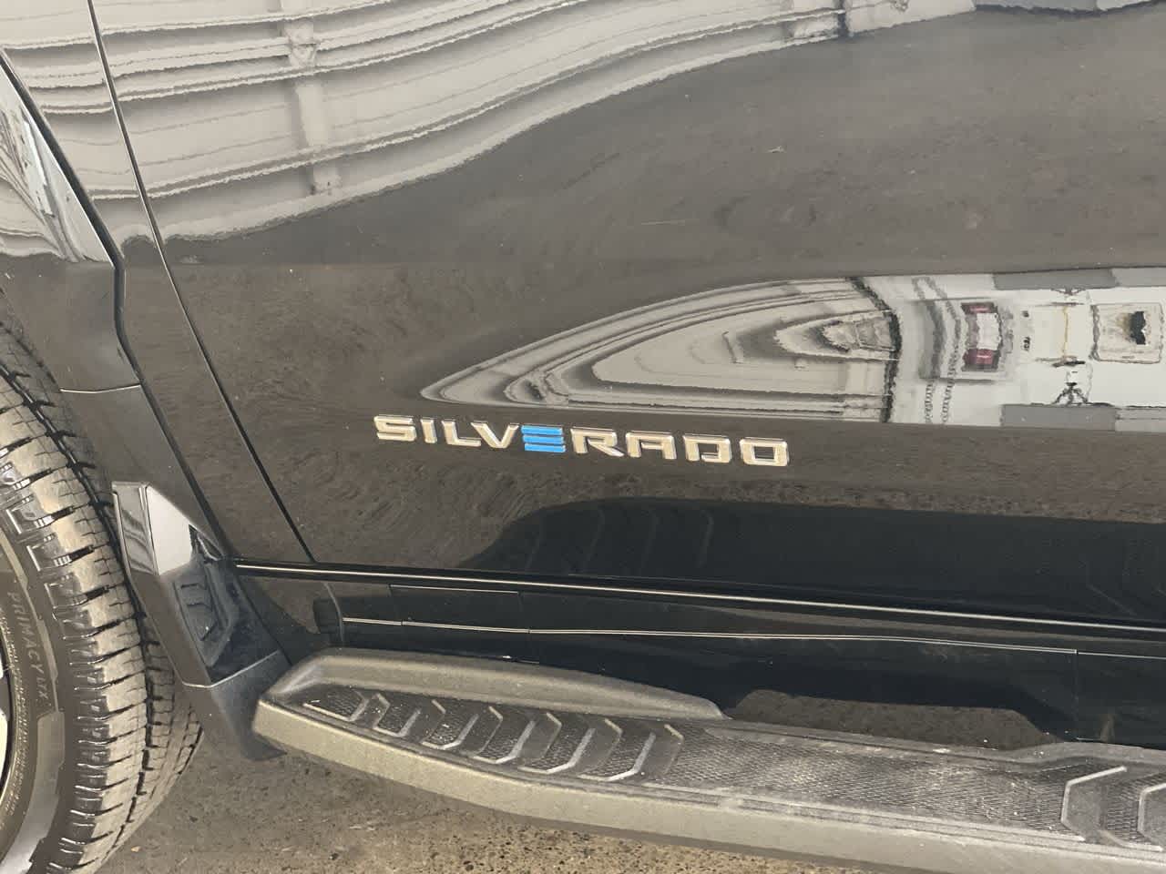 Thumbnail: 2024 Chevrolet Silverado EV - 10