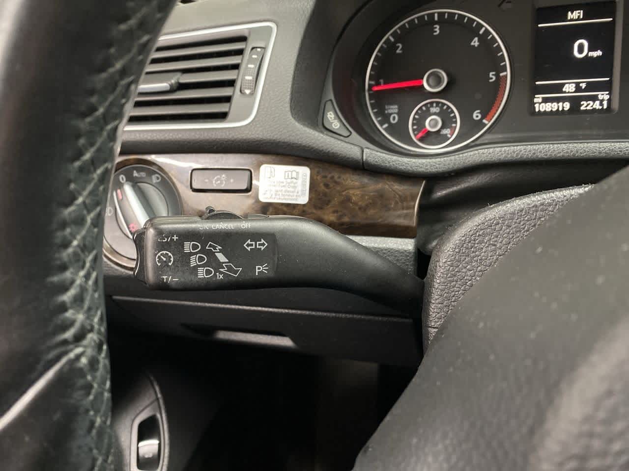 Thumbnail: 2014 Volkswagen Passat - 25