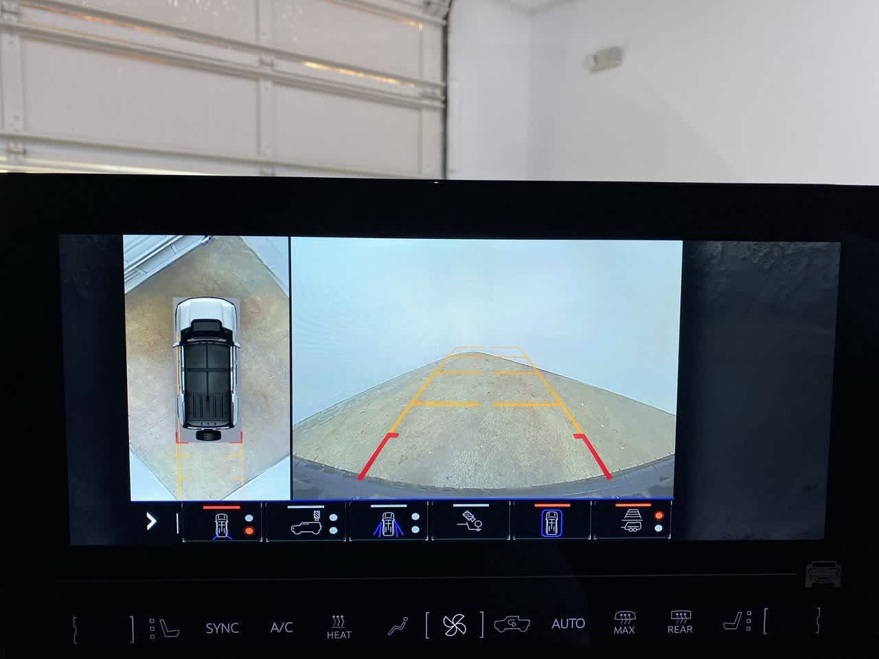 Thumbnail: 2025 GMC Hummer EV - 25