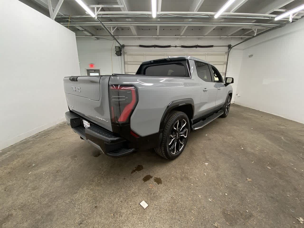 2024 GMC Sierra EV Denali 6