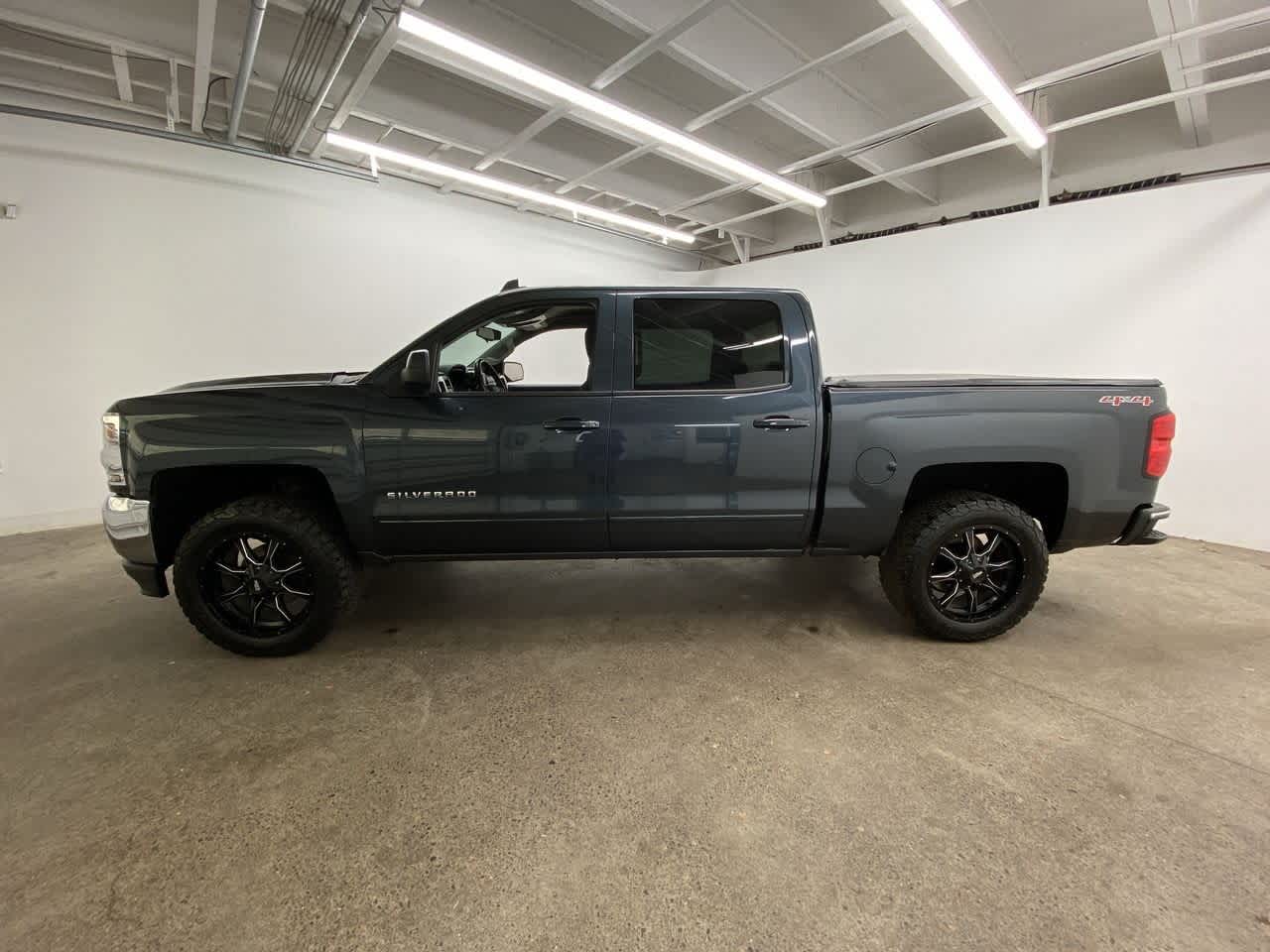 Thumbnail: 2017 Chevrolet Silverado 1500 - 3