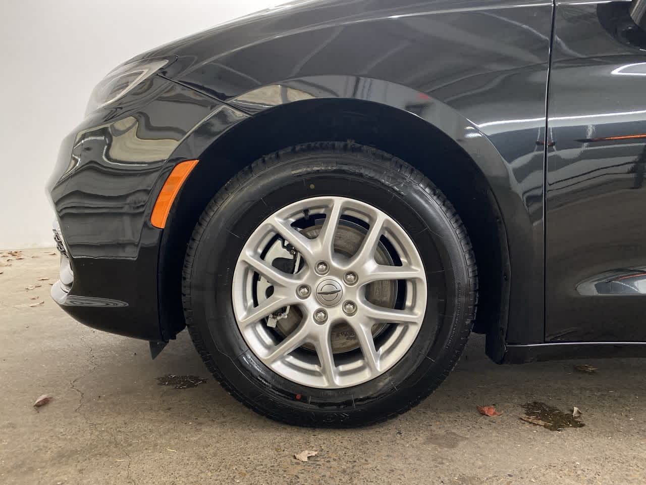 Thumbnail: 2024 Chrysler Pacifica - 11