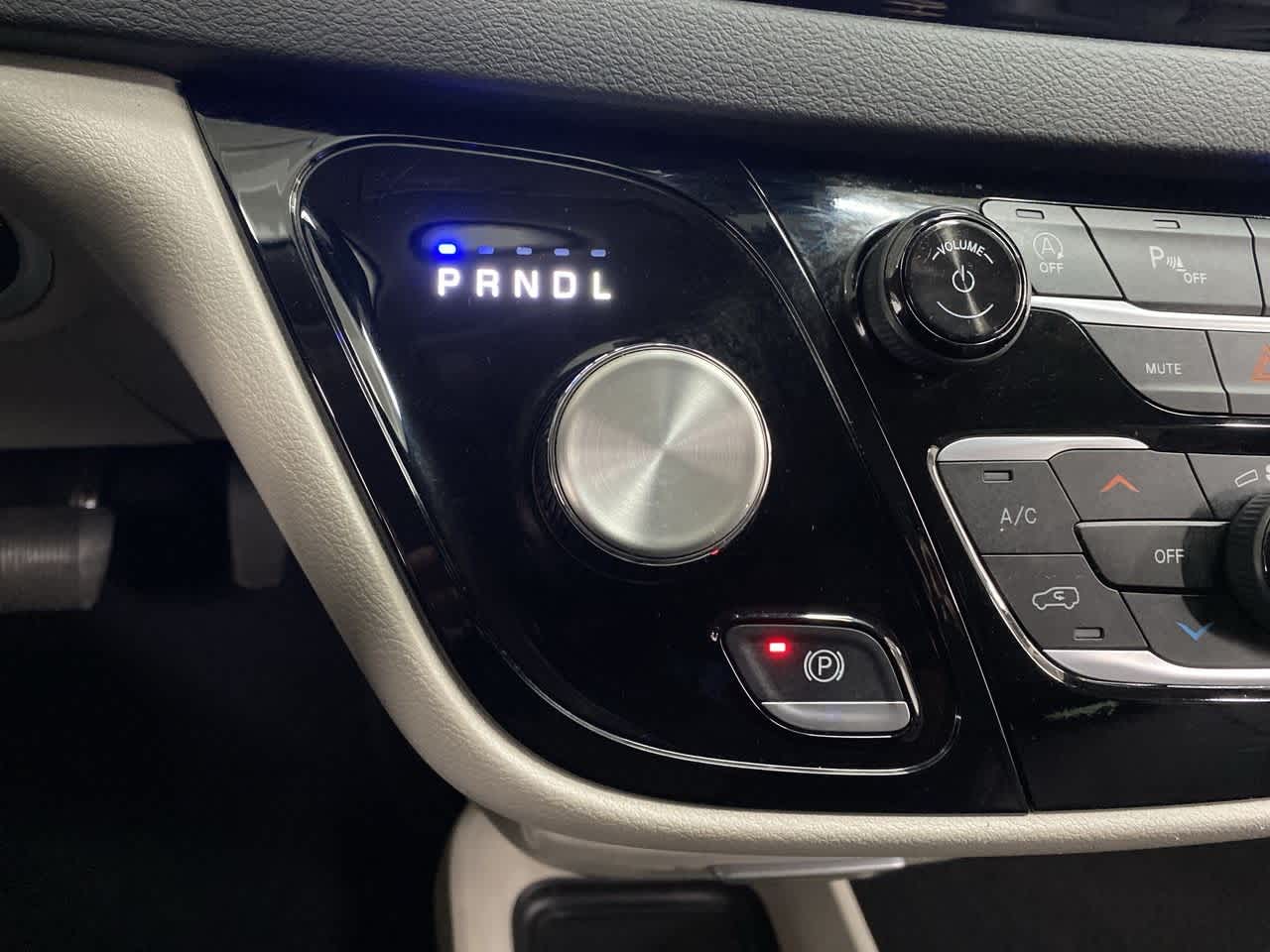 Thumbnail: 2024 Chrysler Pacifica - 26