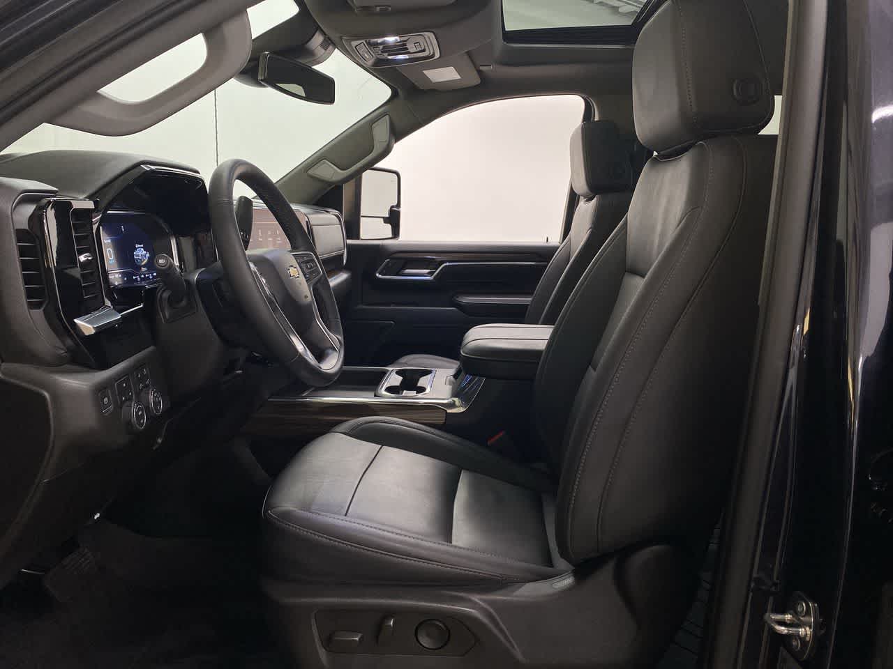 Thumbnail: 2024 Chevrolet Silverado 3500 - 14