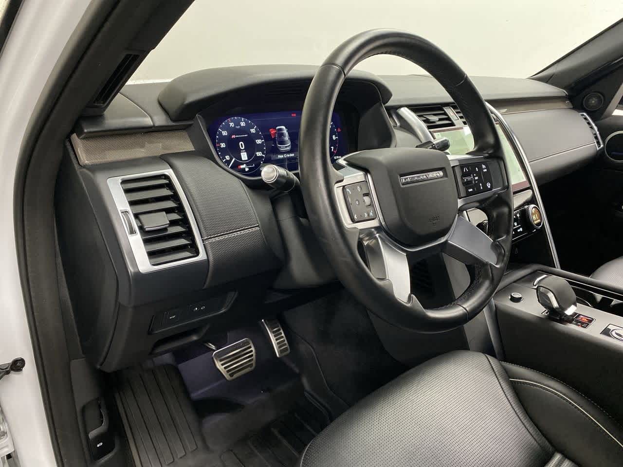 Thumbnail: 2022 Land Rover Discovery - 2