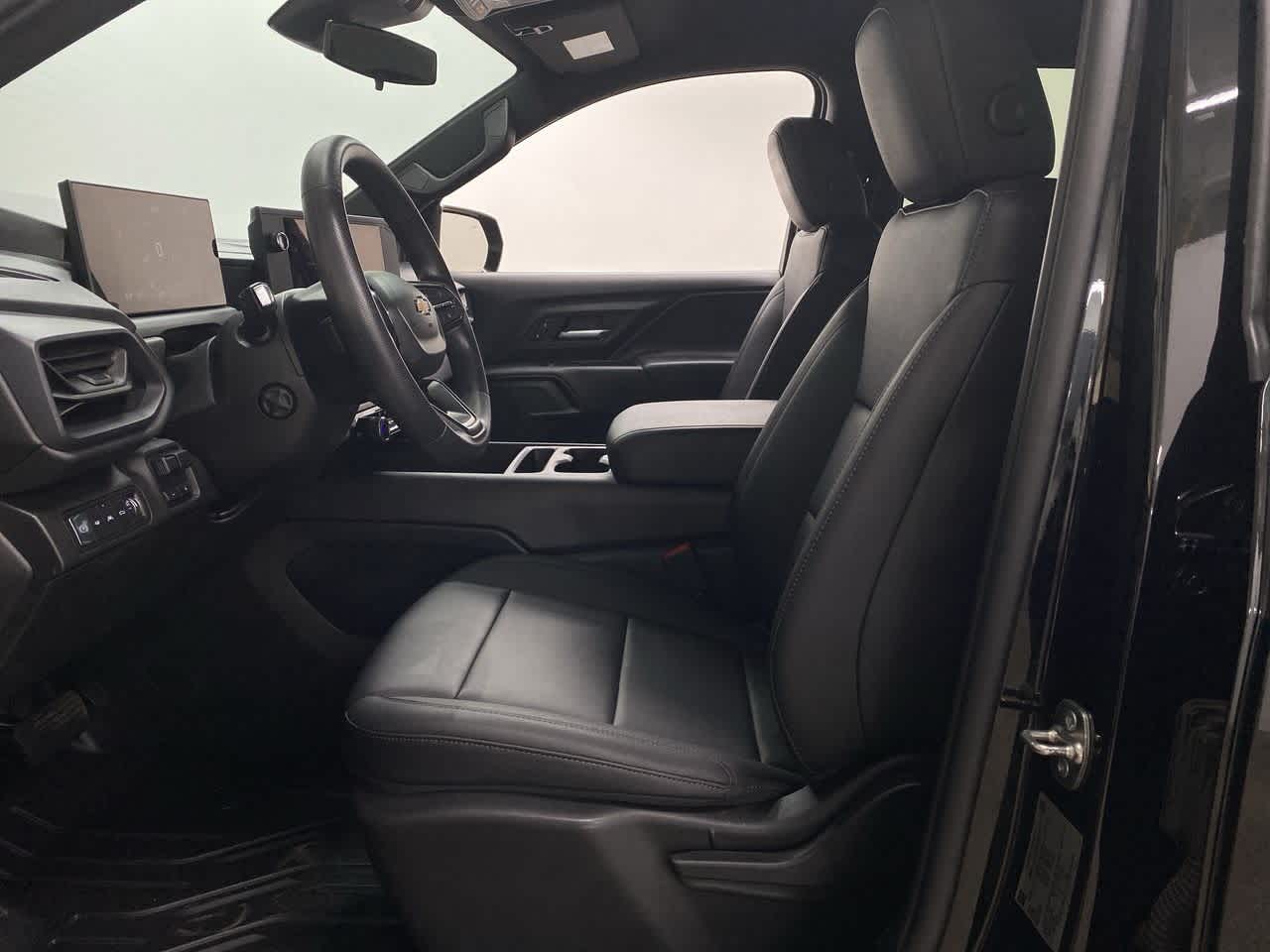 Thumbnail: 2024 Chevrolet Silverado EV - 13