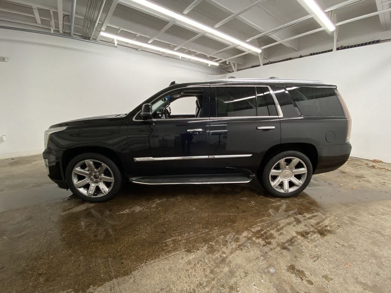 Thumbnail: 2015 Cadillac Escalade - 3