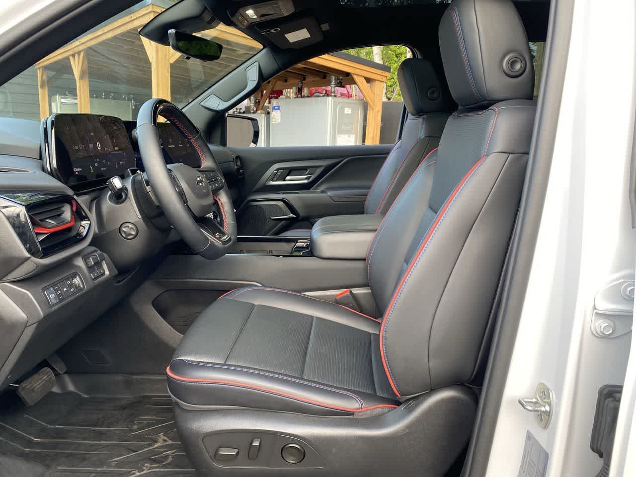 Thumbnail: 2025 Chevrolet Silverado EV - 13