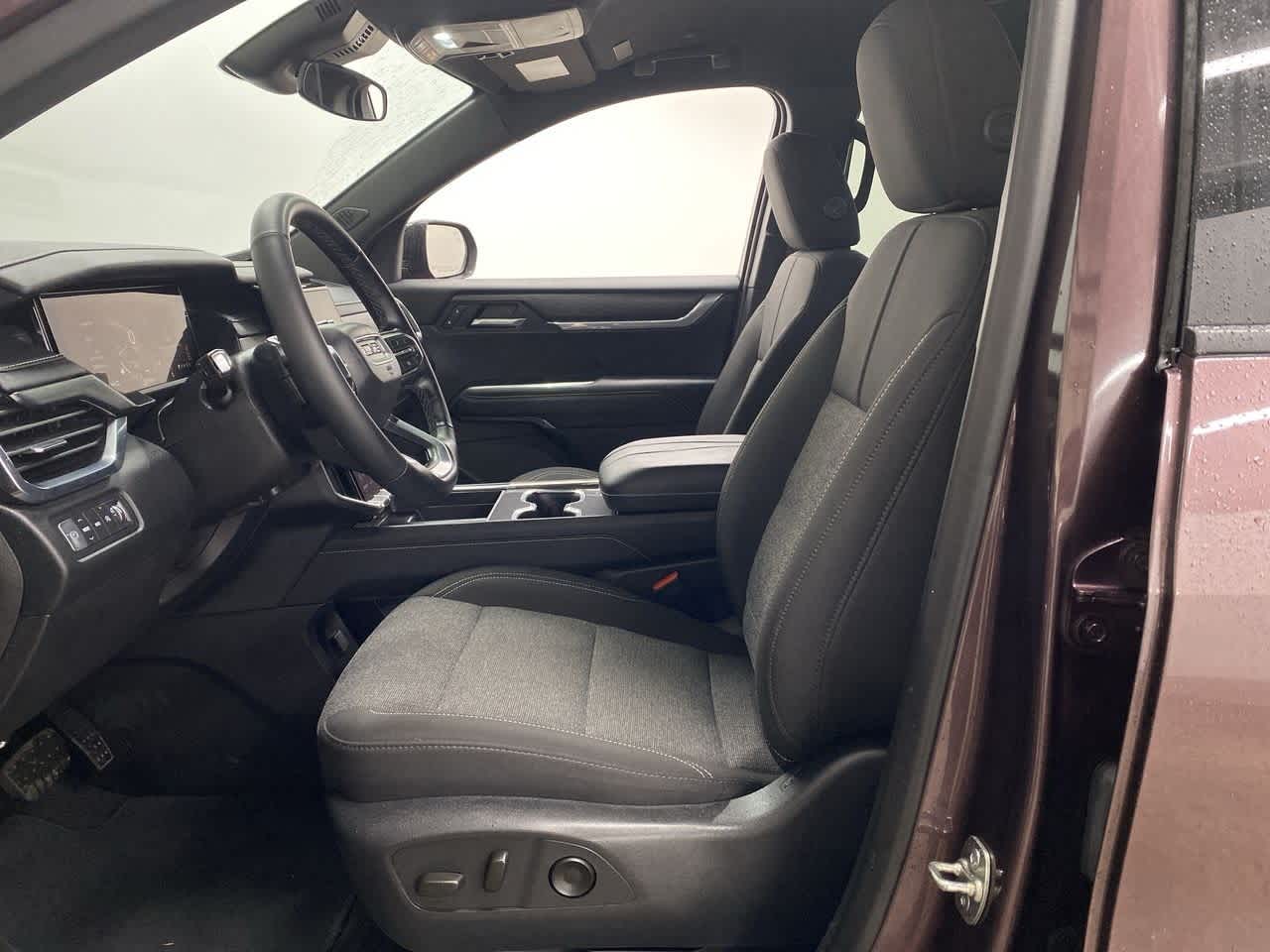 Thumbnail: 2025 GMC Acadia - 13