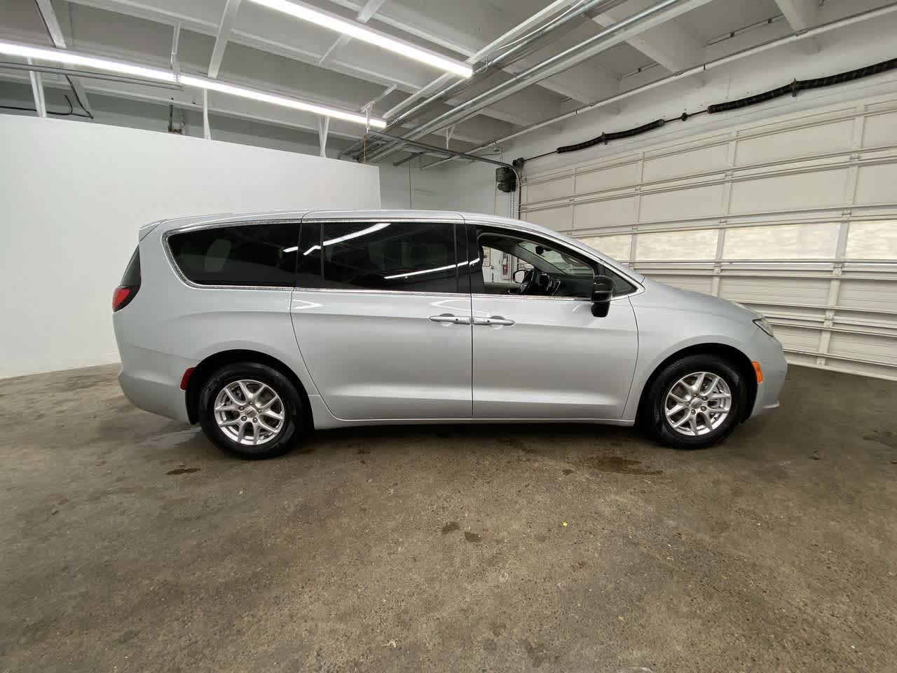 Thumbnail: 2024 Chrysler Pacifica - 7