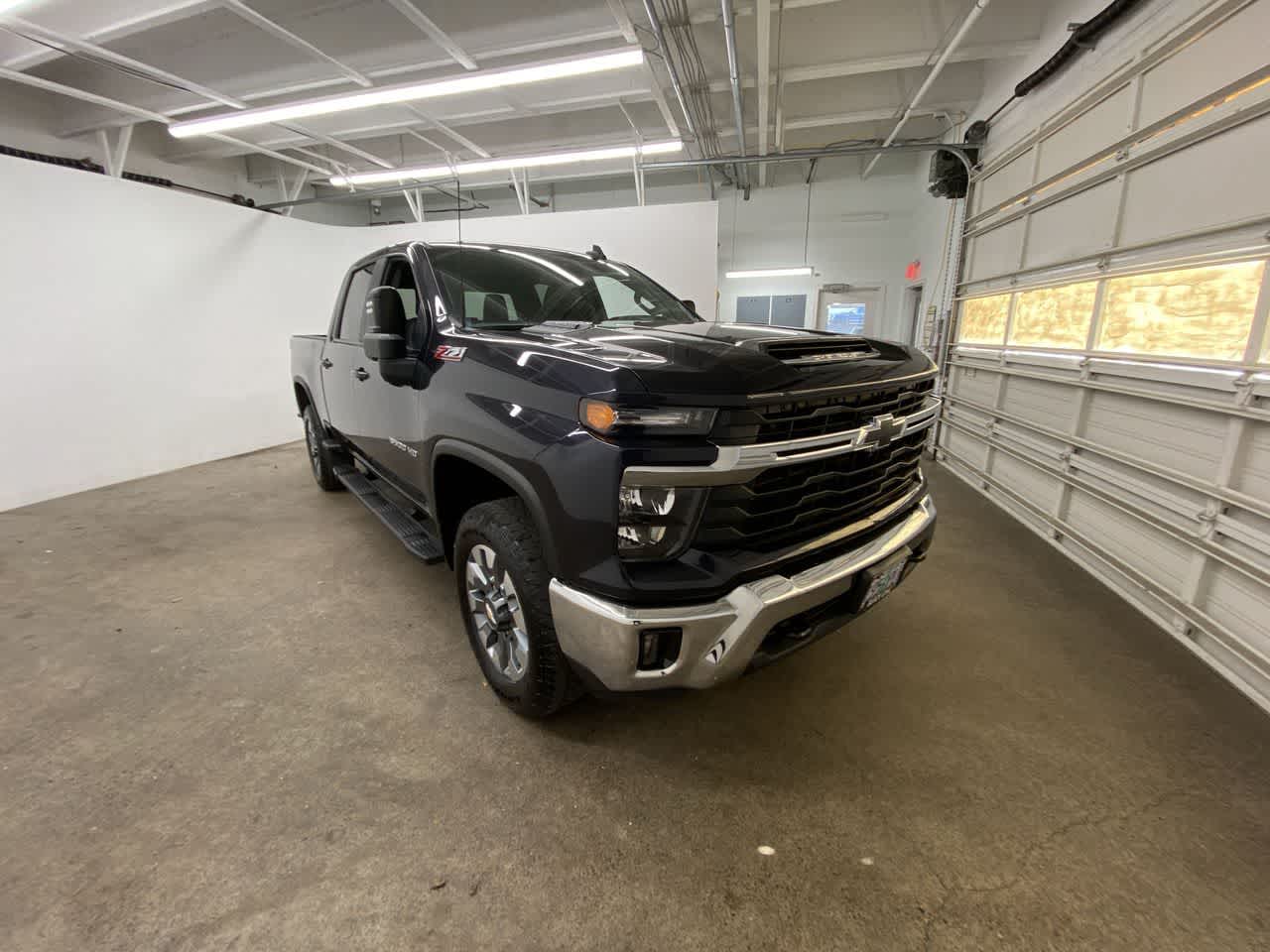 Thumbnail: 2024 Chevrolet Silverado 3500 - 8