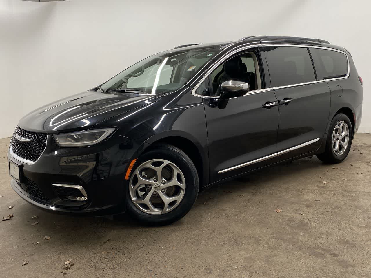 Thumbnail: 2023 Chrysler Pacifica - 1