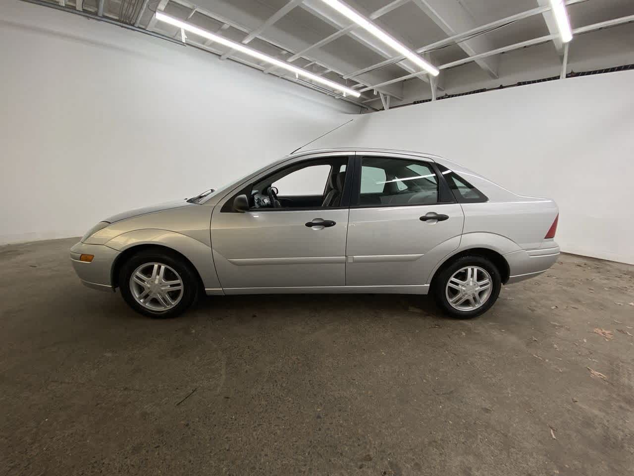Thumbnail: 2003 Ford Focus - 3