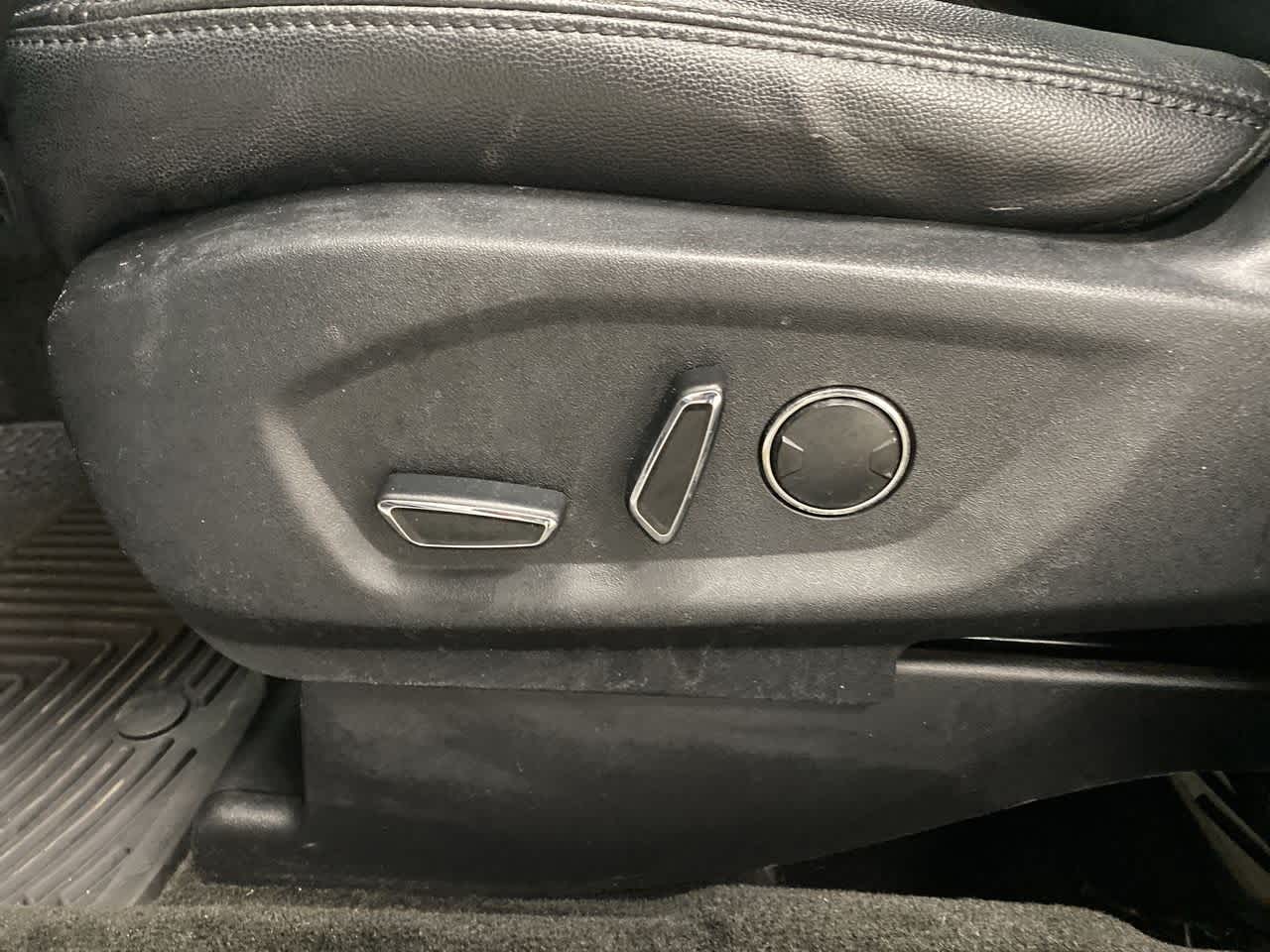 Thumbnail: 2016 Ford Explorer - 15