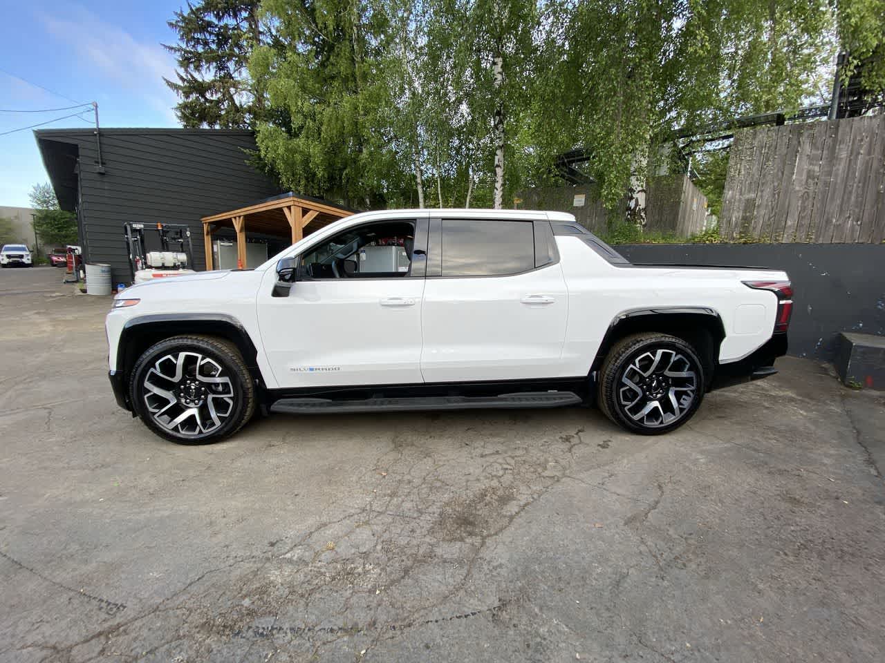 Thumbnail: 2025 Chevrolet Silverado EV - 3