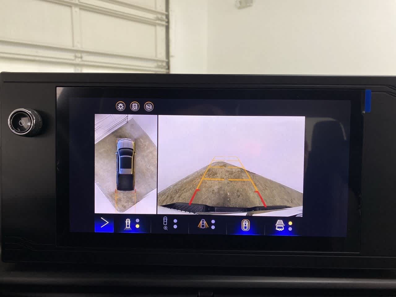 Thumbnail: 2024 Chevrolet Silverado EV - 24