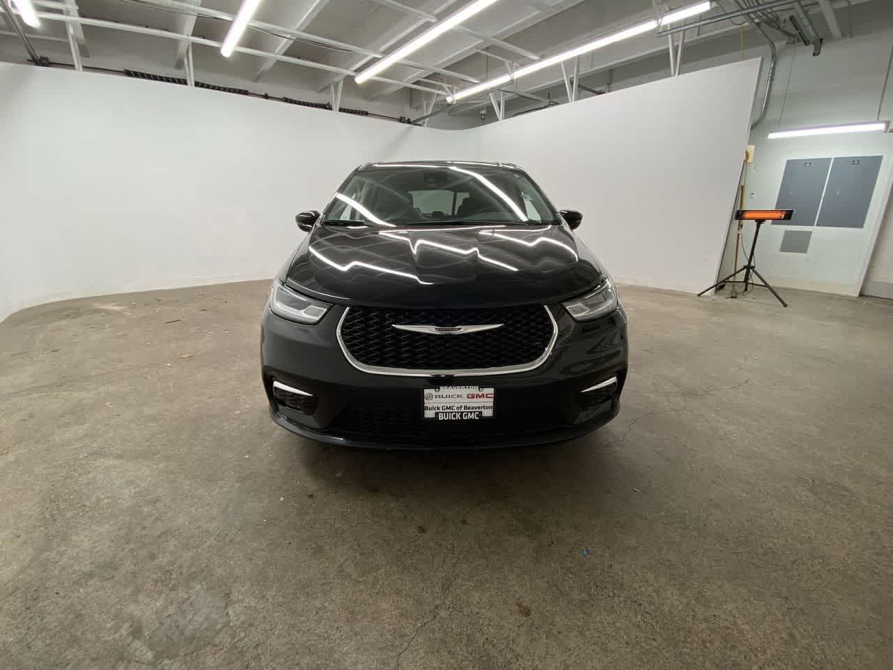 Thumbnail: 2024 Chrysler Pacifica - 9