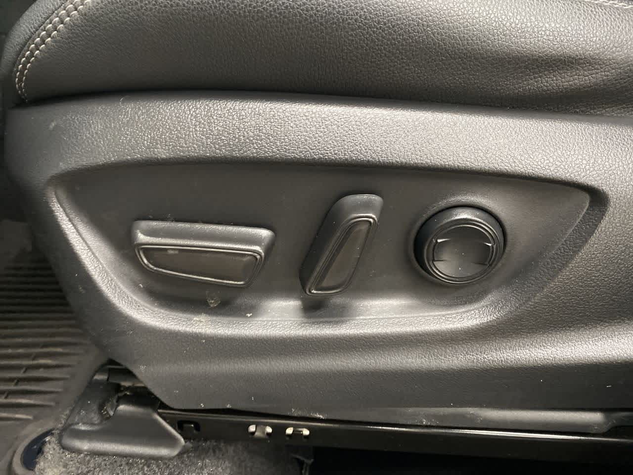 Thumbnail: 2022 Toyota Corolla Cross - 16