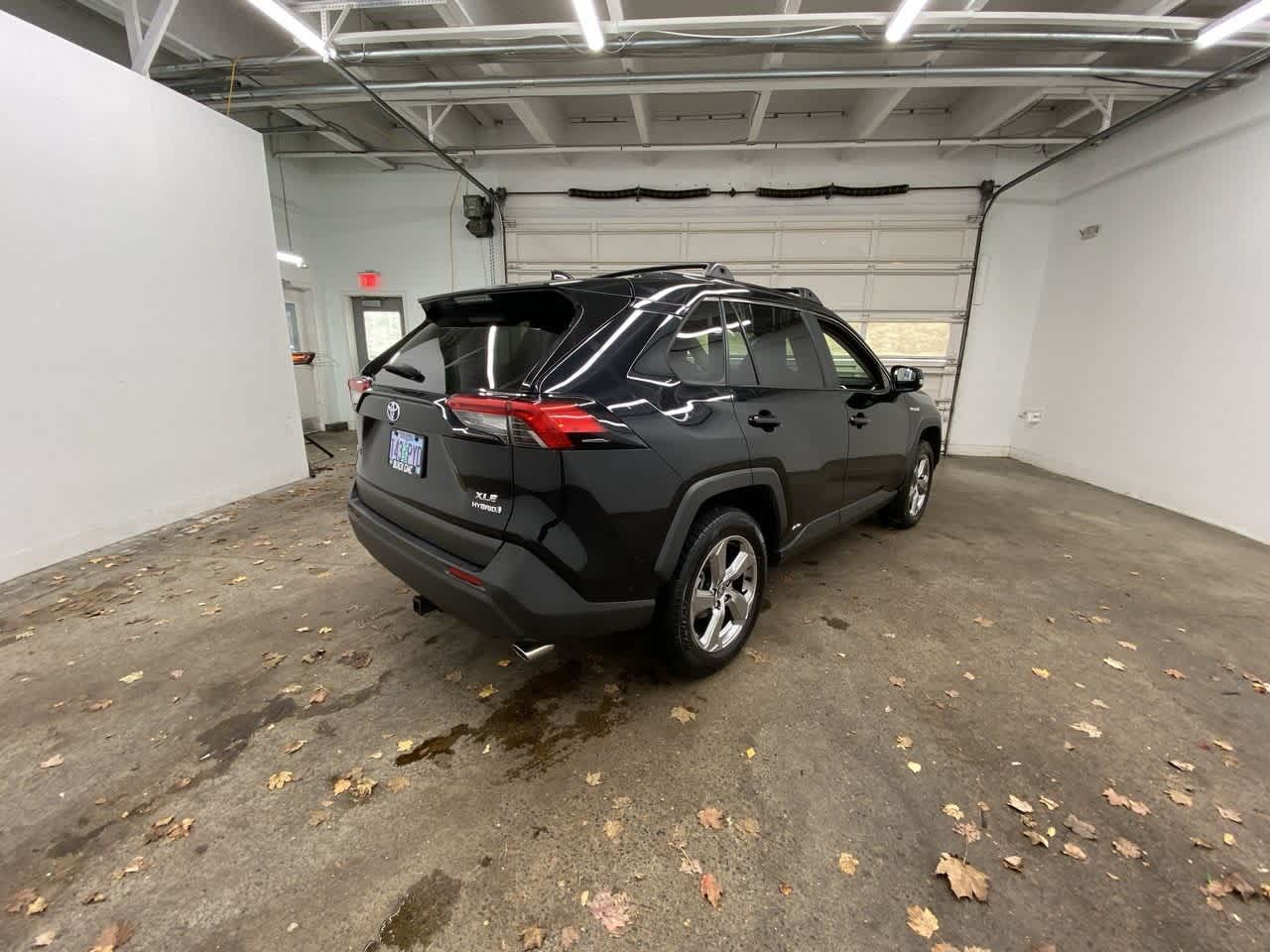 Thumbnail: 2021 Toyota RAV4 - 6