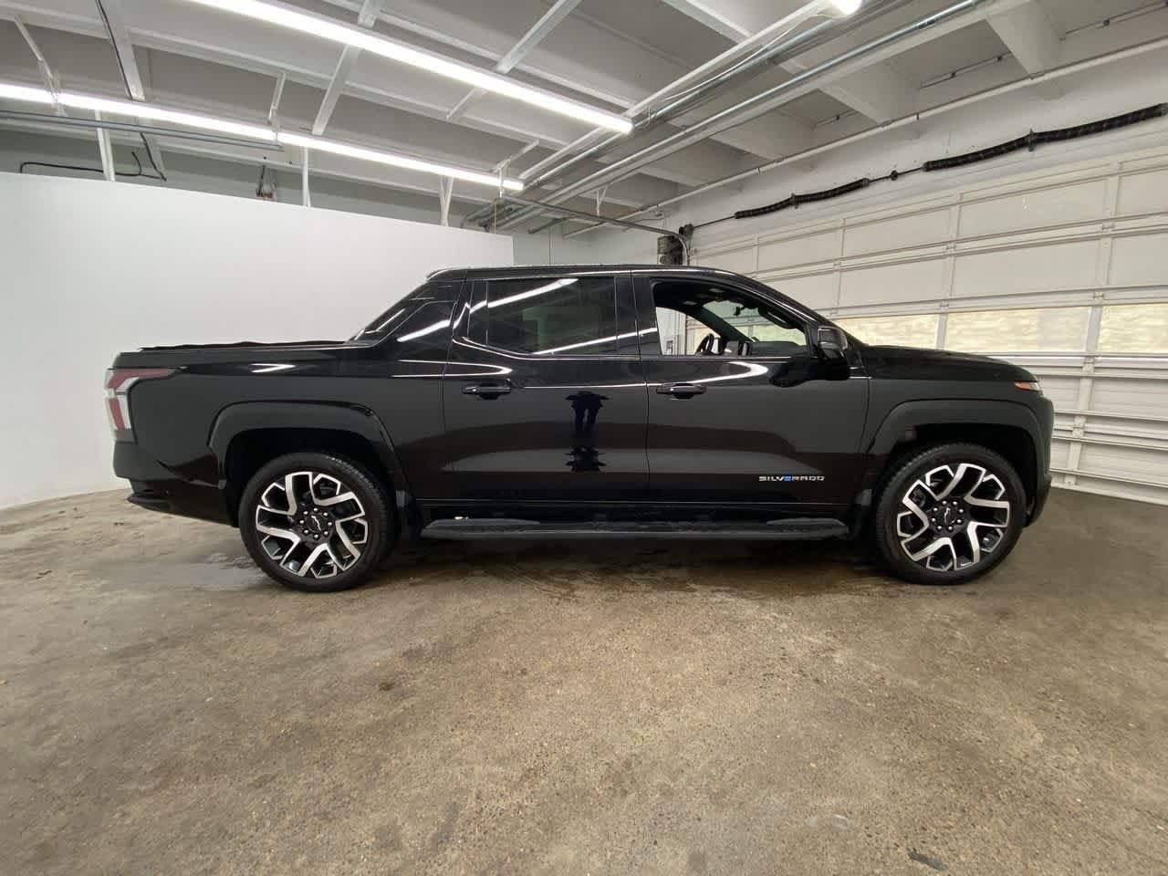 Thumbnail: 2024 Chevrolet Silverado EV - 7