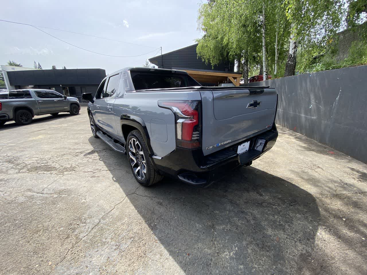 Thumbnail: 2025 Chevrolet Silverado EV - 4