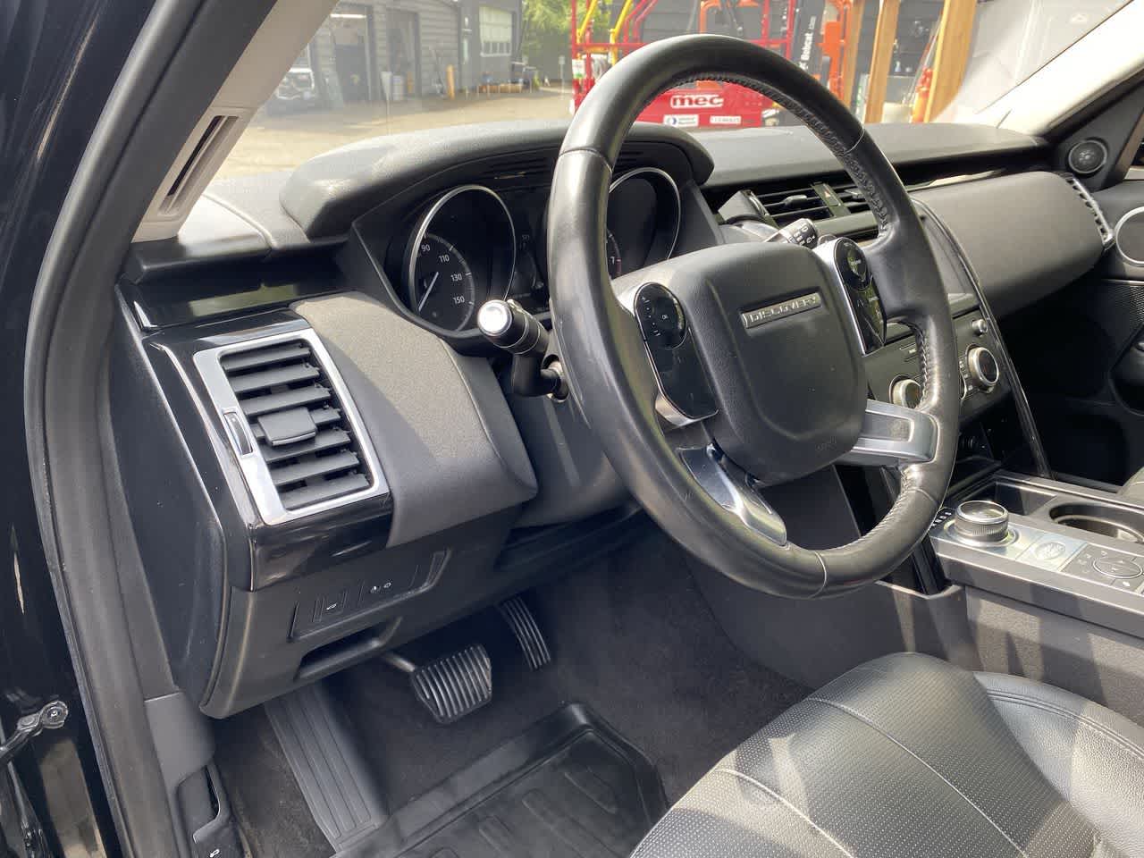 Thumbnail: 2019 Land Rover Discovery - 2