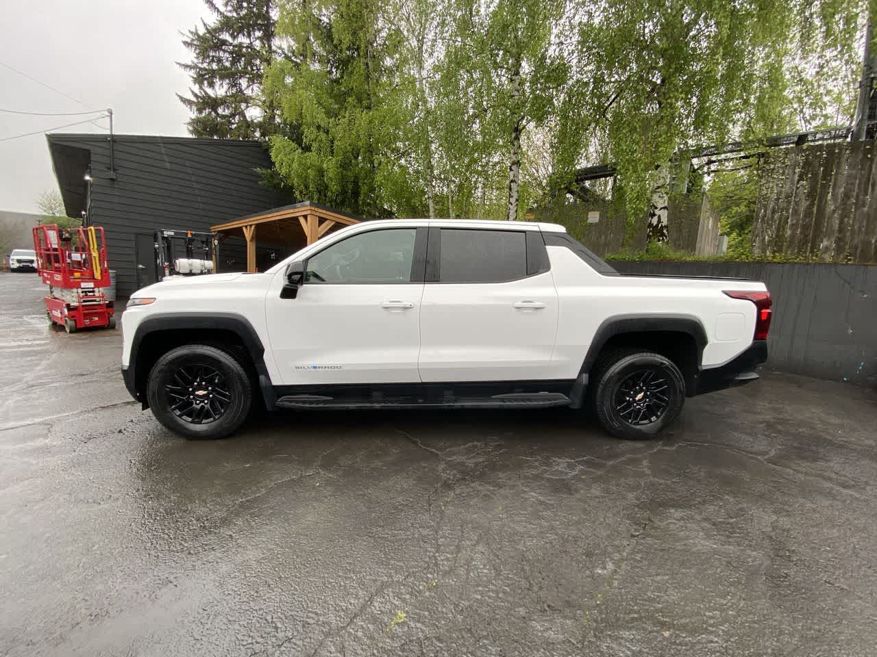 Thumbnail: 2024 Chevrolet Silverado EV - 3