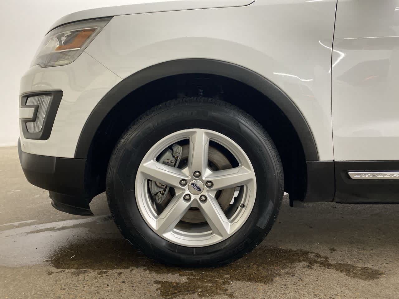 Thumbnail: 2016 Ford Explorer - 11