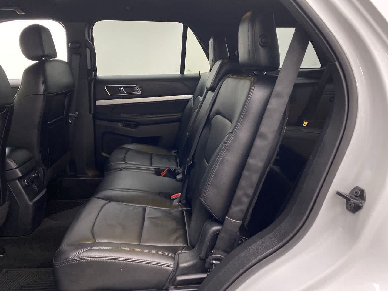 Thumbnail: 2016 Ford Explorer - 17