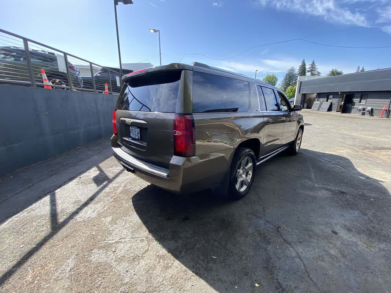 Thumbnail: 2016 Chevrolet Suburban - 6