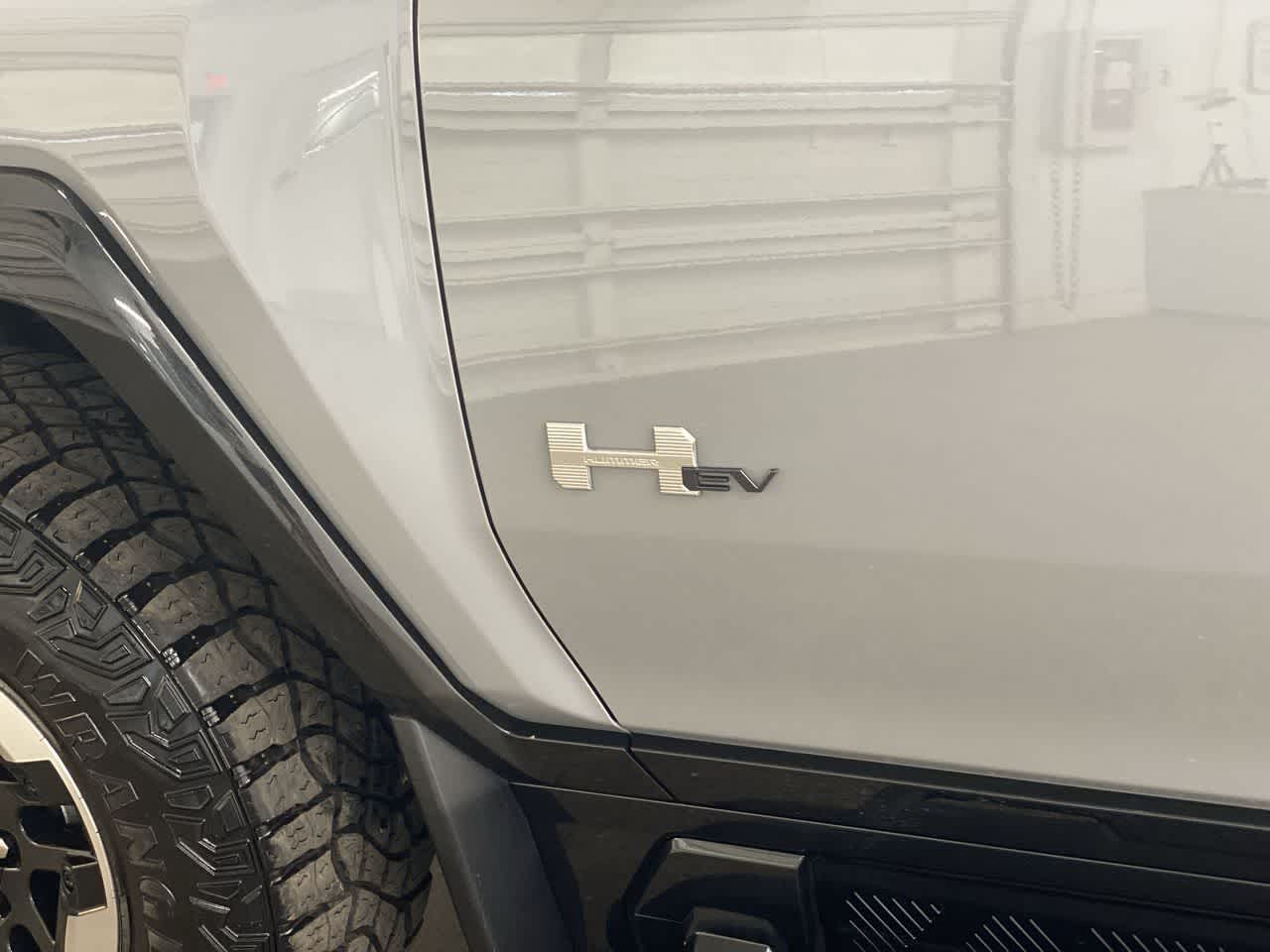 Thumbnail: 2024 GMC Hummer EV - 10