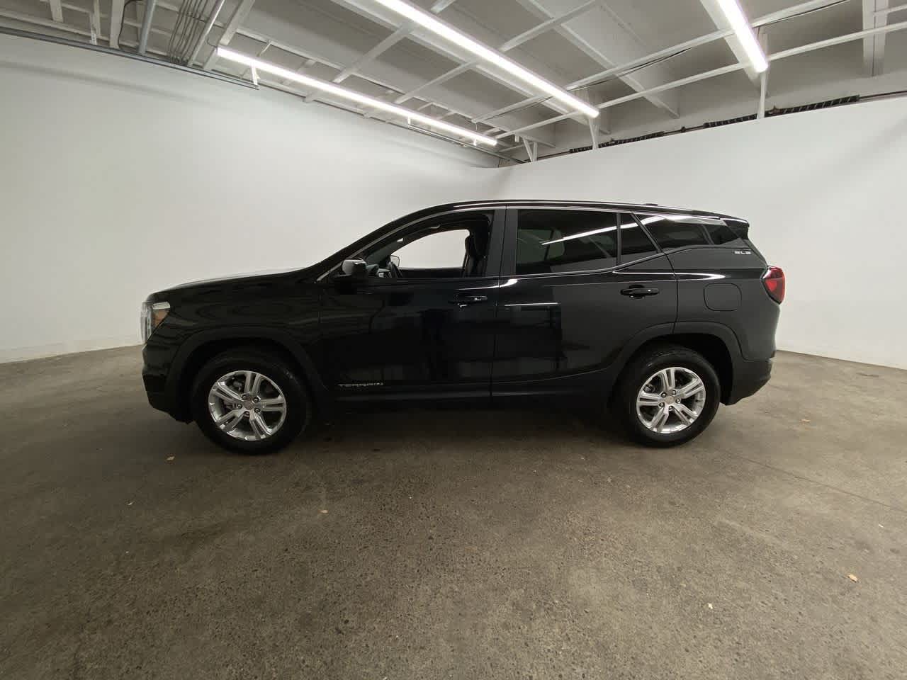 Thumbnail: 2024 GMC Terrain - 3