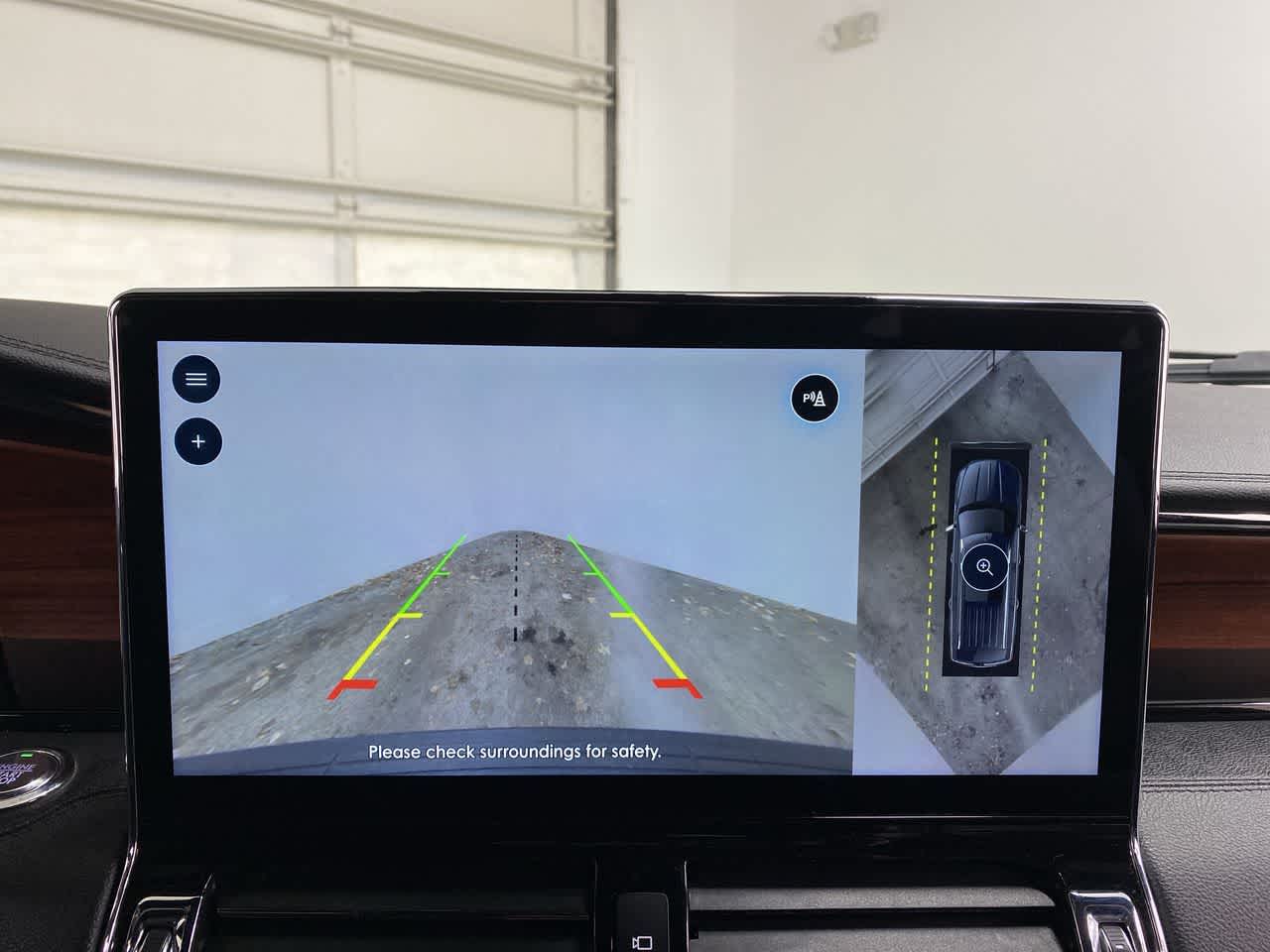 Thumbnail: 2024 Lincoln Navigator L - 25